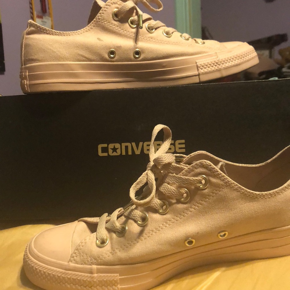 Beige/Pink Converse